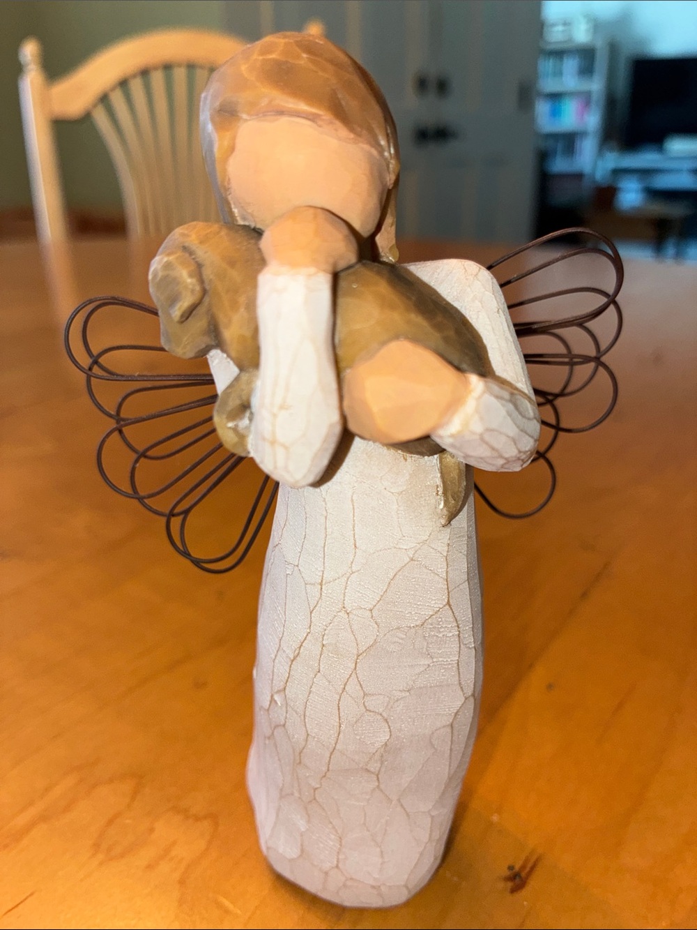 WILLOW TREE NWOT Cream & Tan Angel With Wire Wings Hugging a Small Dog.